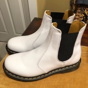 Dr. Martens 2976 Women's Chelsea Boots White Size 10 NEW WITHOUT BOX NEVER WORE